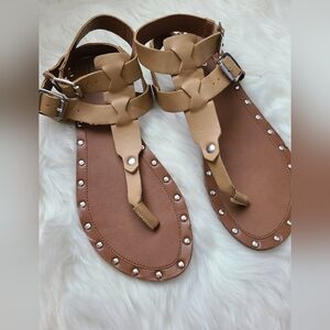 Sz 9.5 tan thong Sandals with ankle straps
